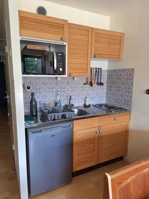 Cuisine ou kitchenette dans l'établissement Studio cosy avec terrasse au cœur du village