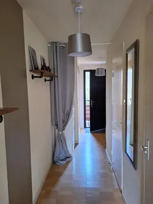 Télévision ou salle de divertissement dans l'établissement Studio cosy avec terrasse au cœur du village