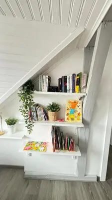 Bibliothèque dans l'appartement