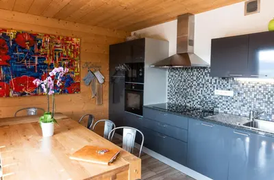 Cuisine ou kitchenette dans l'établissement Chalet de luxe -8 pers- sauna - vues lac & montagne