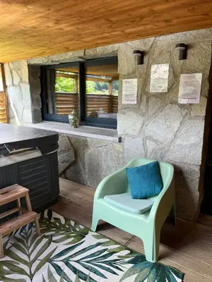 Coin salon dans l'établissement Chalet de Luxe Spacieux - 8 pers- Sauna & Jacuzzi