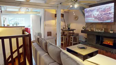 Télévision ou salle de divertissement dans l'établissement Triplex Le Bel Âtre