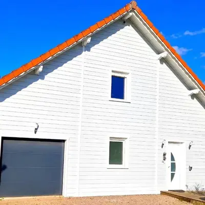 CHALET RÉCENT - BILLARD - BABYFOOT - PING PONG - MINI GOLF - WIFI - JARDIN - TERRASSE - 4 CHAMBRES - 2 à 8 PERSONNES