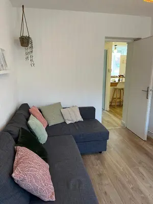 Coin salon dans l'établissement *La Belle Saison* lumineux, espace de travail, Wifi, Belfort ville