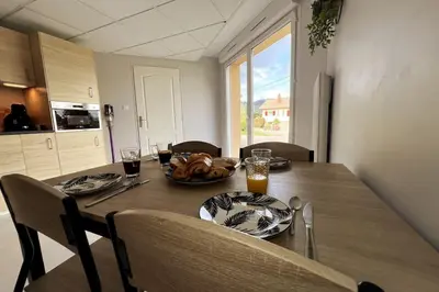Cuisine ou kitchenette dans l'établissement Le Refuge des 3M