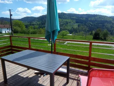 Vue générale sur la montagne ou vue sur la montagne depuis le chalet