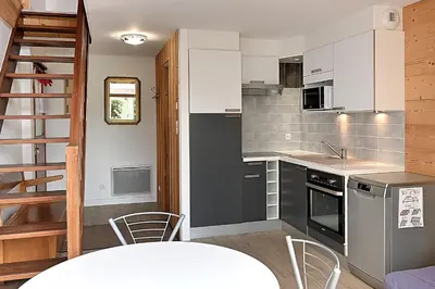 Cuisine ou kitchenette dans l'établissement Pré Fleuri 1 - Appt vue lac et montagne