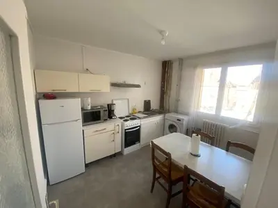 Cuisine ou kitchenette dans l'établissement Mulhouse