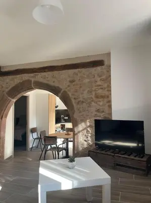 Télévision ou salle de divertissement dans l'établissement Gite Soleil du Matin à Beblenheim Parking privé