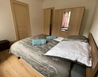 Un ou plusieurs lits dans un hébergement de l'établissement Bel appartement spacieux T4 La Citadelle de 92m2