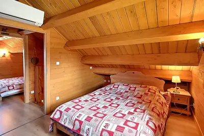Un ou plusieurs lits dans un hébergement de l'établissement Chalet Charmilles - Chalet vue sur montagne