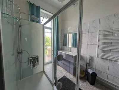 Salle de bains dans l'établissement Villa Historique Ideale Groupes et Familles