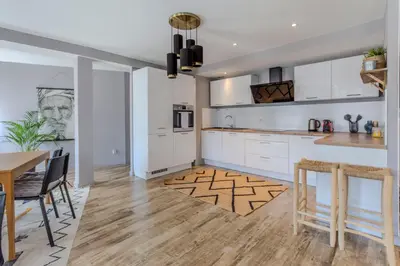 Cuisine ou kitchenette dans l'établissement Travel Homes - CityStar - Espace et Confort en plein centre, sur-équipé