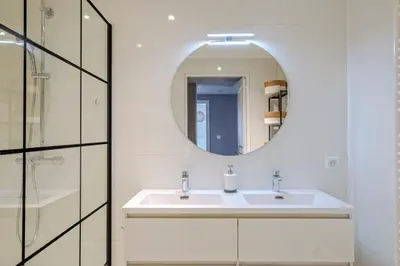 Salle de bains dans l'établissement Travel Homes - CityStar - Espace et Confort en plein centre, sur-équipé