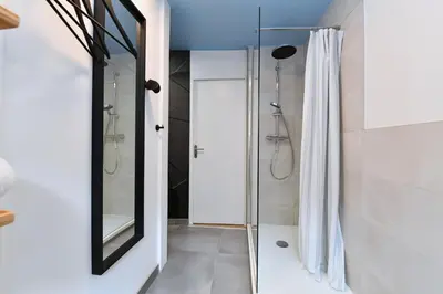 Salle de bains dans l'établissement Gite See You Soon - Studio Wood