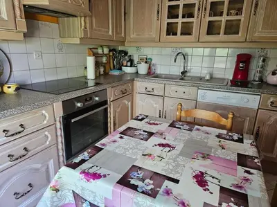Cuisine ou kitchenette dans l'établissement Grand T4 avec parking