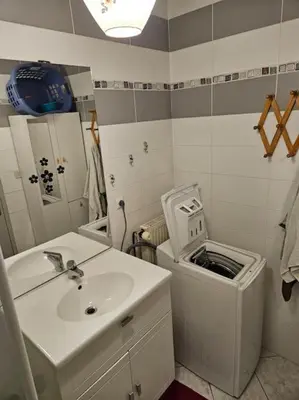 Salle de bains dans l'établissement Grand T4 avec parking