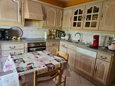 Cuisine ou kitchenette dans l'établissement Grand T4 avec parking