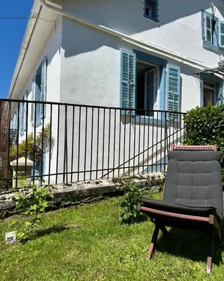 Jardin de l'établissement Logis des pinces maillées