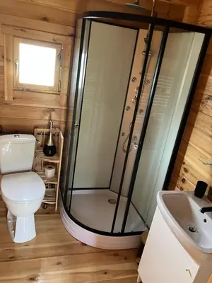 Salle de bains dans l'établissement Le chant des grenouilles