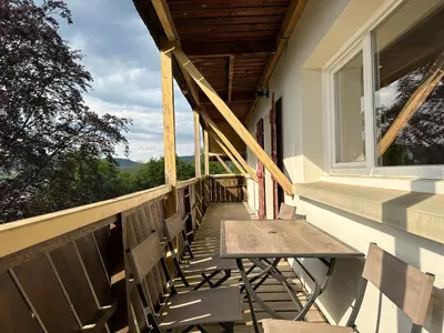 Balcon ou terrasse dans l'établissement Gérardmer chalet le Belvédere vue lac, piste de ski