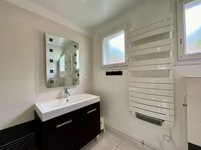Salle de bains dans l'établissement L'Appart du Lac de Gérardmer - Beau & spacieux