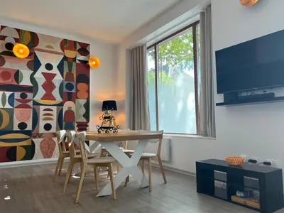 Télévision ou salle de divertissement dans l'établissement Au Cheval Blanc - Appartement Familial 6P Parking privé proche Colmar Centre