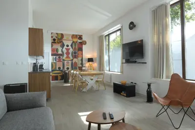 Télévision ou salle de divertissement dans l'établissement Au Cheval Blanc - Appartement Familial 6P Parking privé proche Colmar Centre