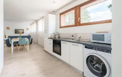 Cuisine ou kitchenette dans l'établissement Nice Home In Gérardmer With Sauna