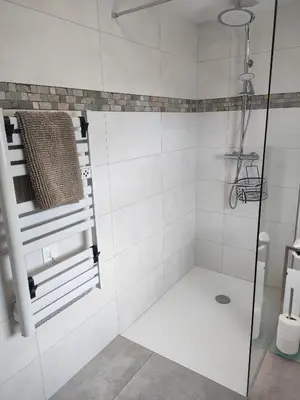 Salle de bains dans l'établissement Achille