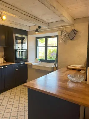 Cuisine ou kitchenette dans l'établissement La Chaumière