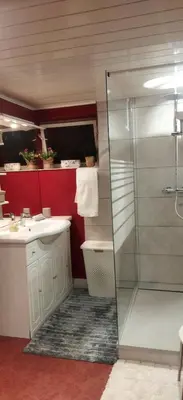 Salle de bains dans l'établissement Les Hortensias
