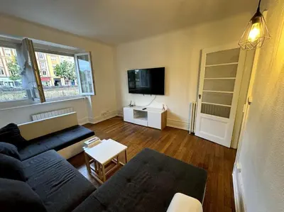 Télévision ou salle de divertissement dans l'établissement Appartement