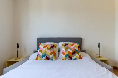 Un ou plusieurs lits dans un hébergement de l'établissement Travel Homes - Wilnest, Nested with a view