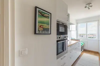 Cuisine ou kitchenette dans l'établissement Travel Homes - Wilnest, Nested with a view