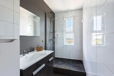 Salle de bains dans l'établissement Travel Homes - Wilnest, Nested with a view