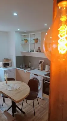 Cuisine ou kitchenette dans l'établissement Le Physalis gîte tout confort