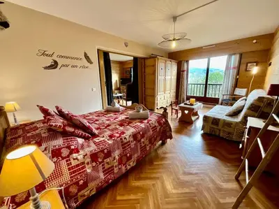 Un ou plusieurs lits dans un hébergement de l'établissement Les Xettes, bel appartement style chalet & balcon