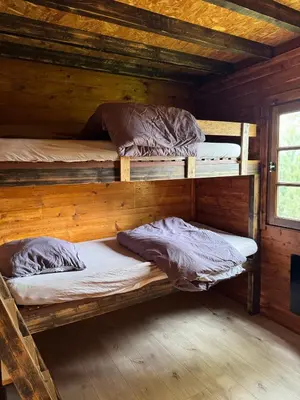 Un ou plusieurs lits dans un hébergement de l'établissement Chalet en pleine nature