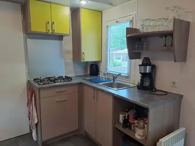 Cuisine ou kitchenette dans l'établissement Mobile home