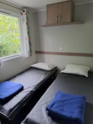 Un ou plusieurs lits dans un hébergement de l'établissement Mobile home