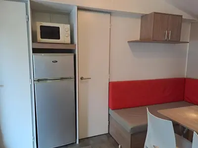 Cuisine ou kitchenette dans l'établissement Mobile home