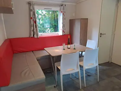 Coin salon dans l'établissement Mobile home