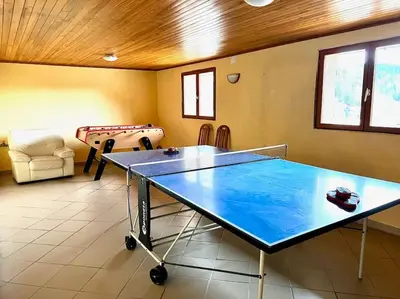 Tennis de table au sein de l'établissement Chalet Le Grizzli-3 chambres- 8 couchages- vue imprenable ou à proximité