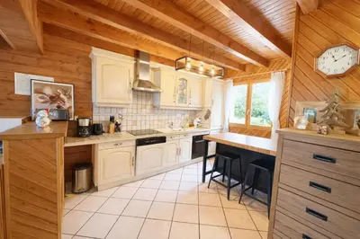 Cuisine ou kitchenette dans l'établissement Chalet Le Grizzli-3 chambres- 8 couchages- vue imprenable