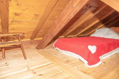 Un ou plusieurs lits dans un hébergement de l'établissement Le Refuge de Louis, authentique grange rénovée avec sauna
