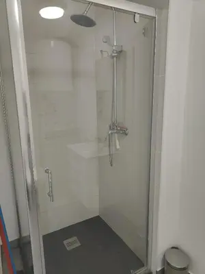 Salle de bains dans l'établissement Charmant studio avec terrasse