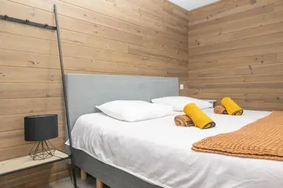 Un ou plusieurs lits dans un hébergement de l'établissement Balcon des Gouttridos, imprenable vue lac 6p