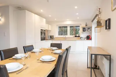 Cuisine ou kitchenette dans l'établissement Balcon des Gouttridos, imprenable vue lac 6p