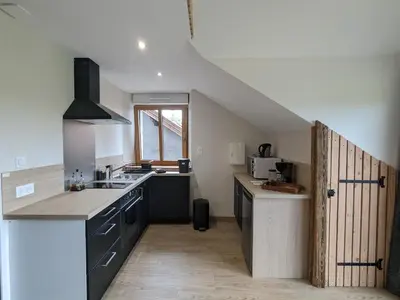 Cuisine ou kitchenette dans l'établissement Cosy gîte dans les Vosges, terrasse privative, idéal randonnées - FR-1-589-643